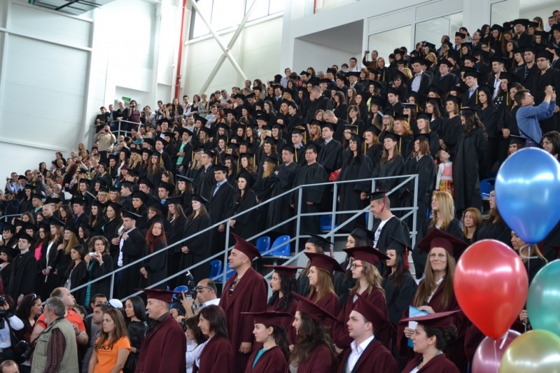 Ще хвърчат шапки! ПУ изпраща икономисти и политолози