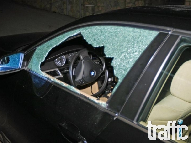 Разбиха и обраха три автомобила в, Пловдив