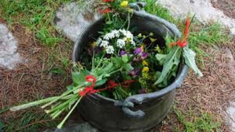 Велики вторник е! Момите носят “мълчана вода“, мият се за здраве