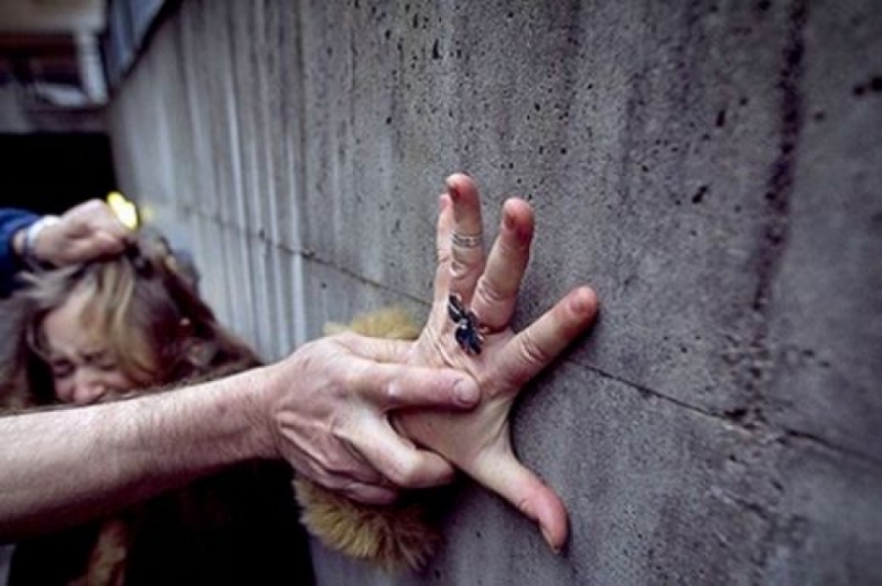 Арестуваха пловдивчанин, скочил да бие съседката си