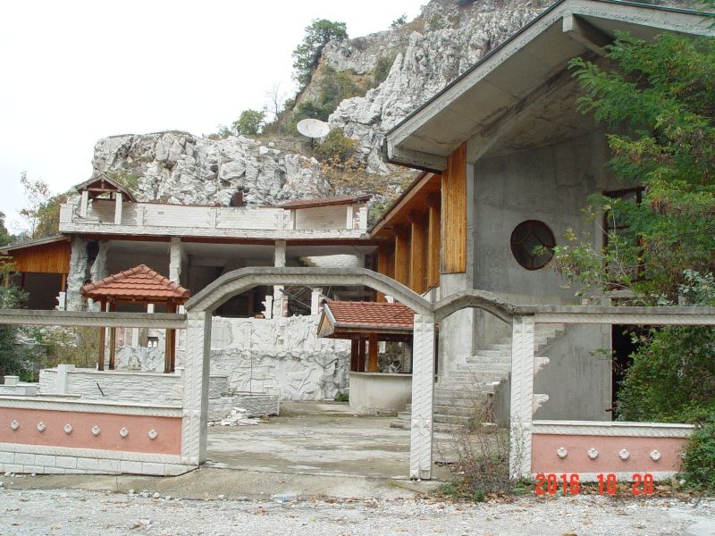 Пускат на търг култов ресторант край Асеновата крепост СНИМКИ