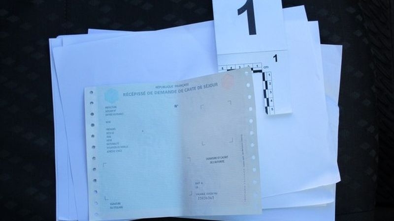 Удариха престъпна група, продавала фалшиви паспорти за 2 бона