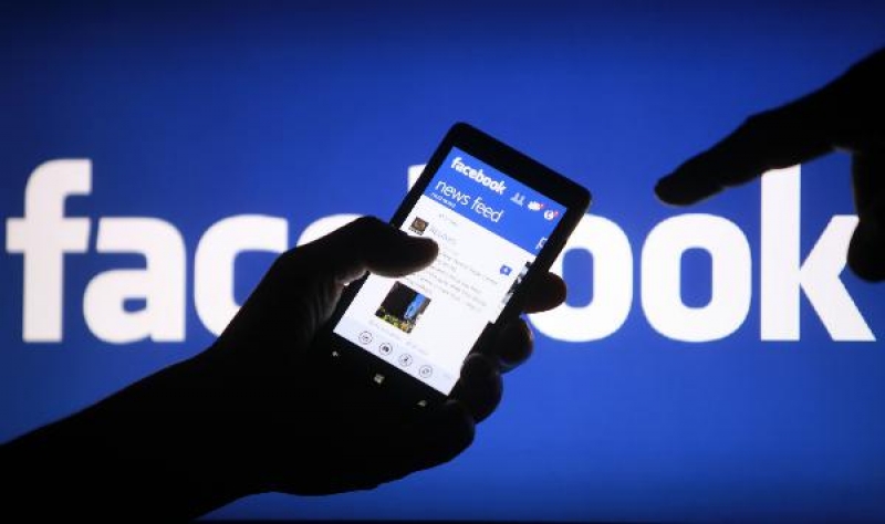 Фейсбук блокира 30 000 акаунта заради фалшиви новини