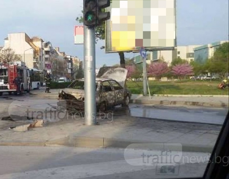 56-годишен мъж е в болница с изгаряния заради пламналата кола в Пловдив СНИМКА