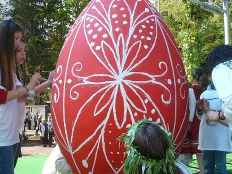 Гигантско яйце ще бъде изписано във Велинград днес
