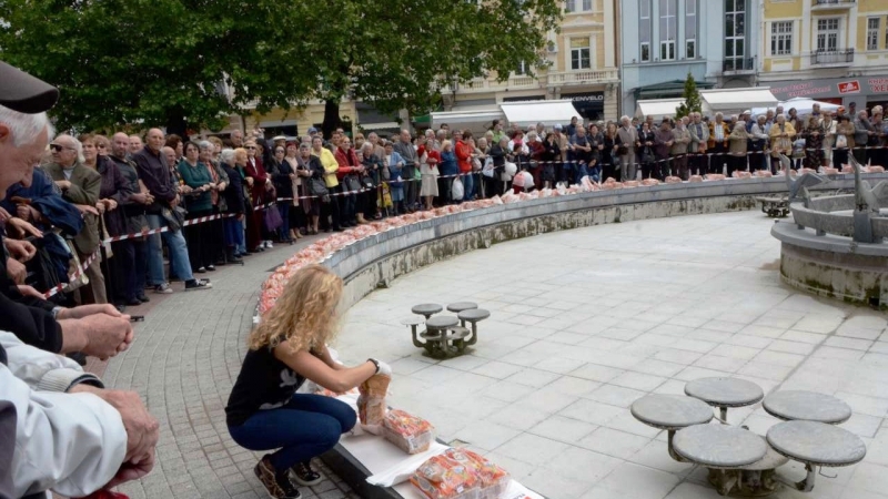 500-килограмов козунак чака пловдивчани на Главната днес