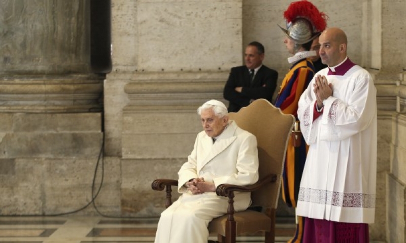 Папа Бенедикт стана на 90, ще празнува скромно