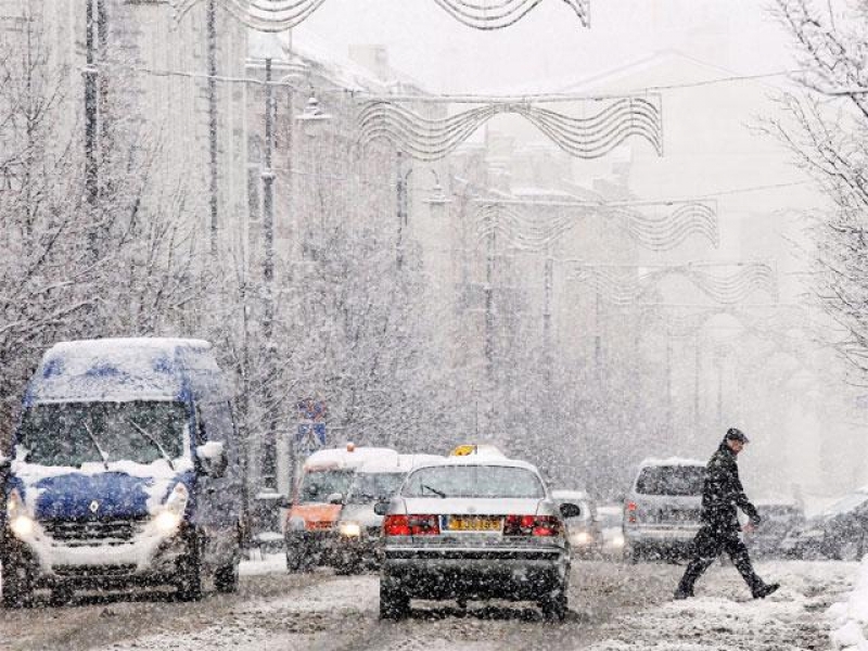 Сняг на Великден парализира Литва