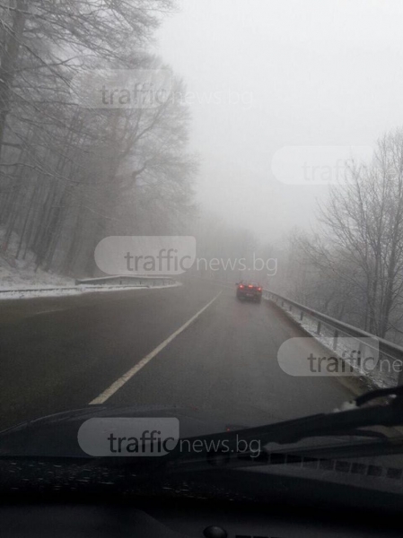 Великденски сняг! Зимата се завърна на Беклемето СНИМКИ