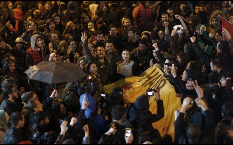 Турция празнува след референдума, Ердоган не приема критиките от Европа
