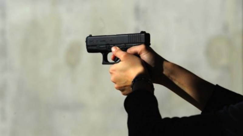 Арестуваха мъж, пребил приятелката си и стрелял по колата й