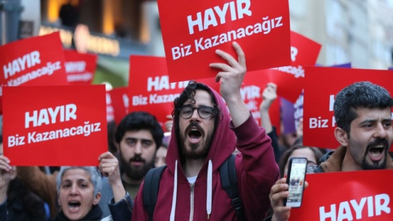 Протестите в Турция не спират, в Истанбул крещят 