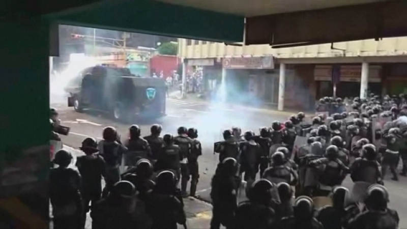Кървав протест във Венецуела, двама души са били застреляни