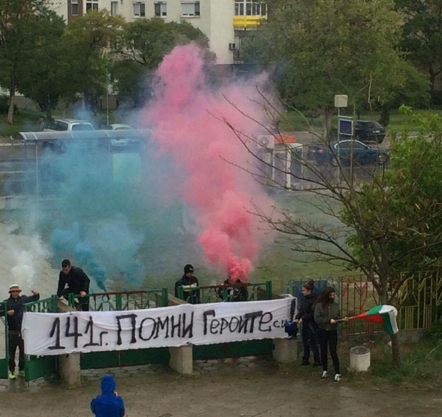 Пловдивски ученици отбелязаха Априлското въстание с пиротехнически ефекти