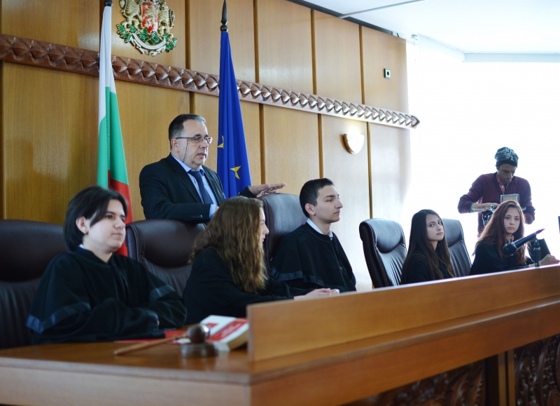Ученици станаха съдии и прокурори в Деня на отворените врати