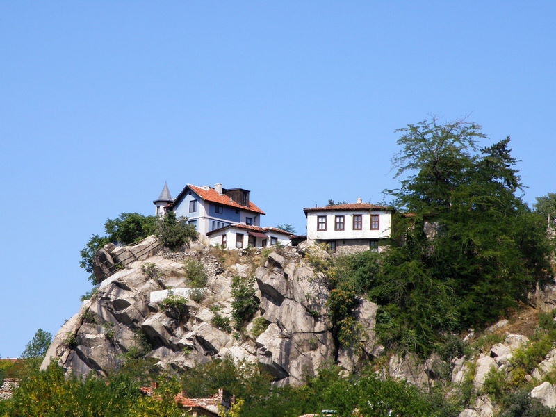 Пловдивчани и студенти чистят днес Джамбаз тепе