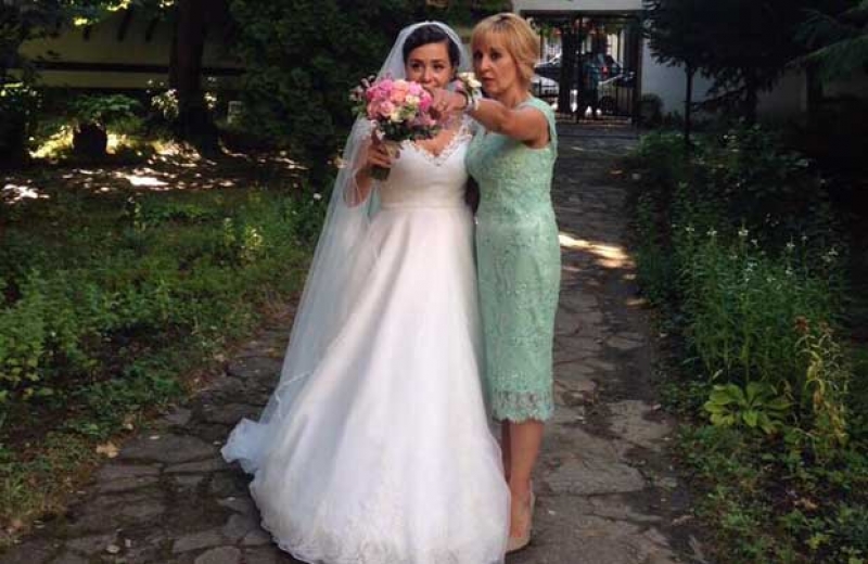 Мая Манолова ще става баба 6 месеца след сватбата си