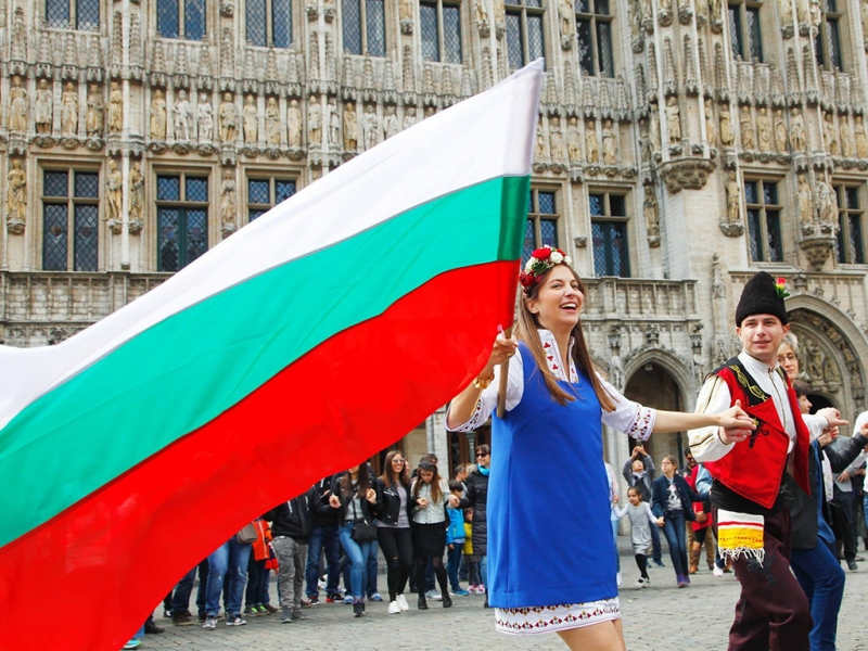Голямо българско хоро се изви в Брюксел ВИДЕО