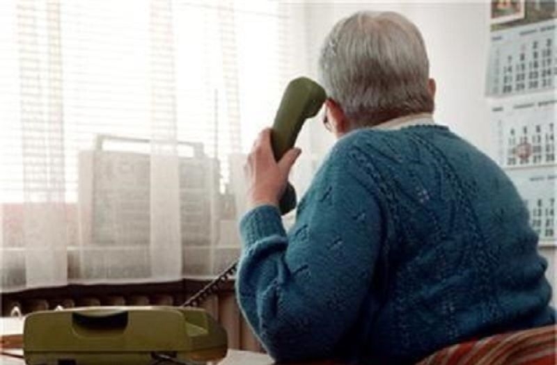 Жена от Хисаря хвърли през балкона 2800 лева на измамници, трима отиват на съд