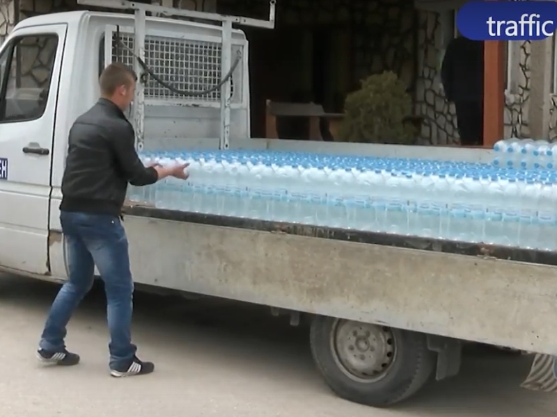 Криза с чешмяната вода на 80 км от Пловдив! Раздават минерална ВИДЕО