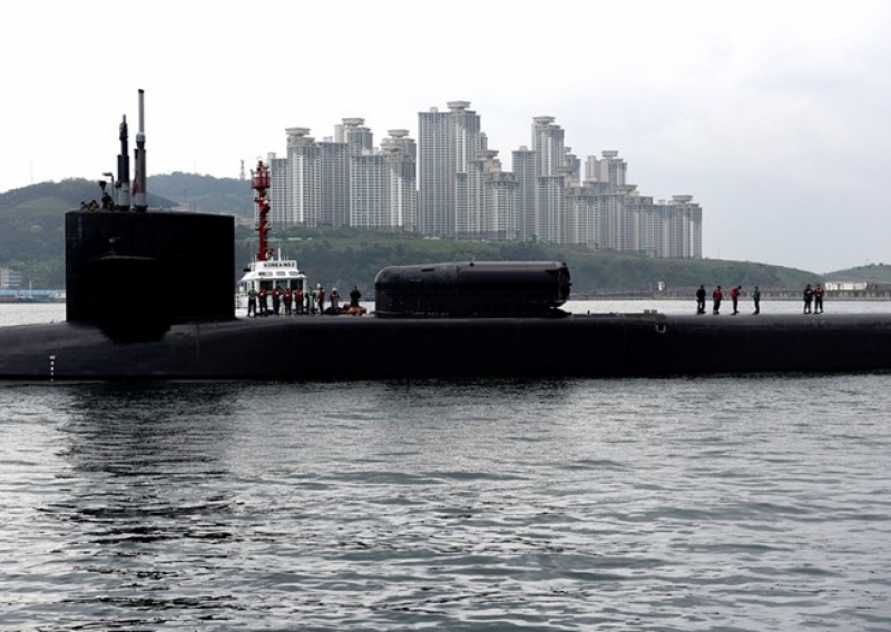 Бойна американска подводница пристигна в Южна Корея