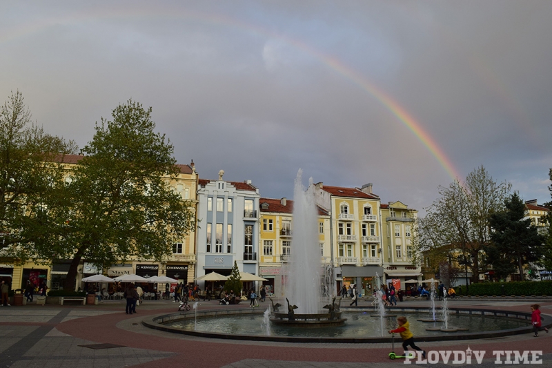 Пловдив категорично е вторият по големина град, под тепетата живеят 343 424 души
