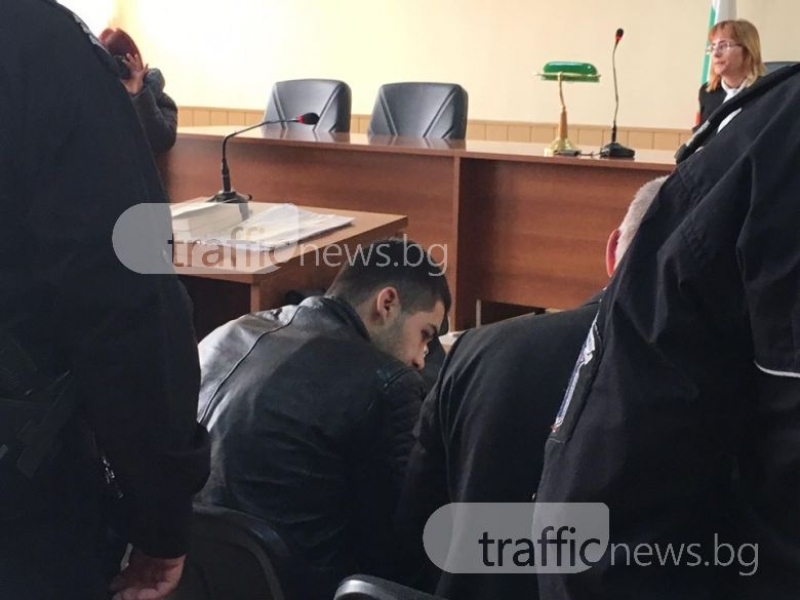 900 ученици се подписаха за освобождаването на абитуриента Асен, съдът го остави в ареста