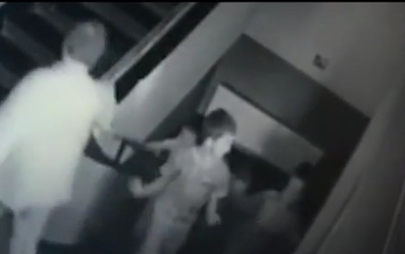 Родители на цял клас на бунт срещу проблемен ученик