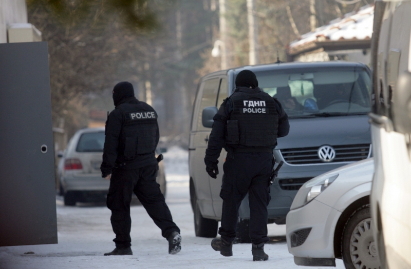 Спецакция блокира Бургас, полицаи окупираха изходите на града