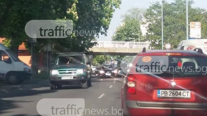 И днес Пловдив се затапи! Автомобилите мърдат на час по лъжичка СНИМКИ