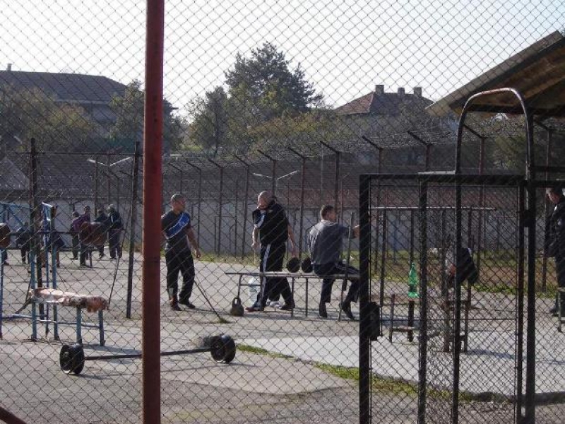 Затворник припадна след цигара с бонзай в Пловдив, последва акция за дрога