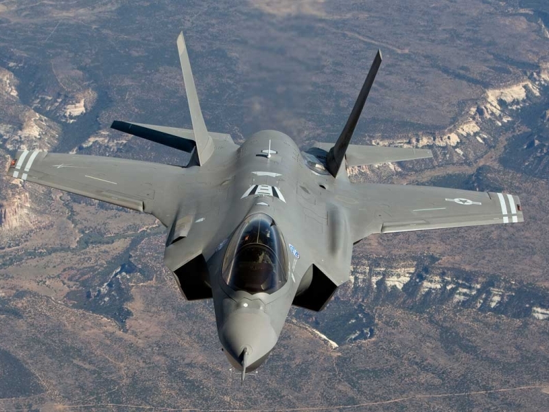 Най-модерният американски изтребител каца днес край Пловдив