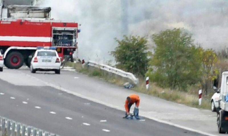 Тежка катастрофа между тир и кран на магистрала Тракия! Движението - само в едната лента