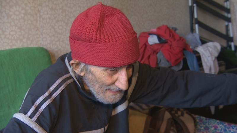 Един от емблематичните гласове на България гасне в мизерия