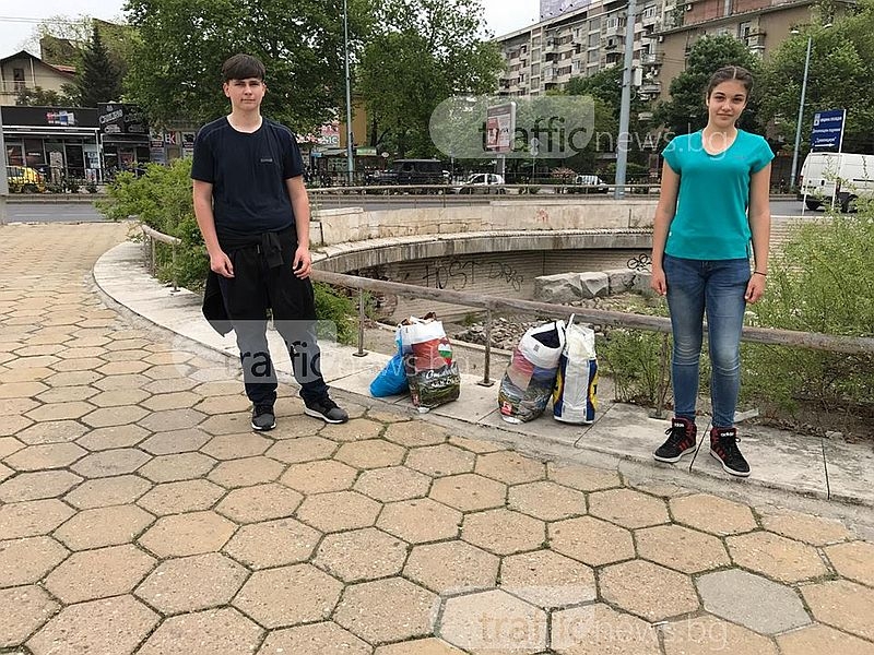 Млади пловдивчани минаха пеша целия град, за да помогнат на Сашко СНИМКИ
