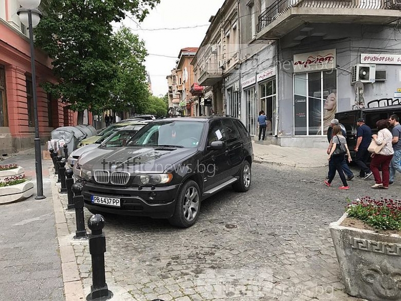 Почнаха ги наред в центъра на Пловдив – масови глоби за нахалните водачи СНИМКИ