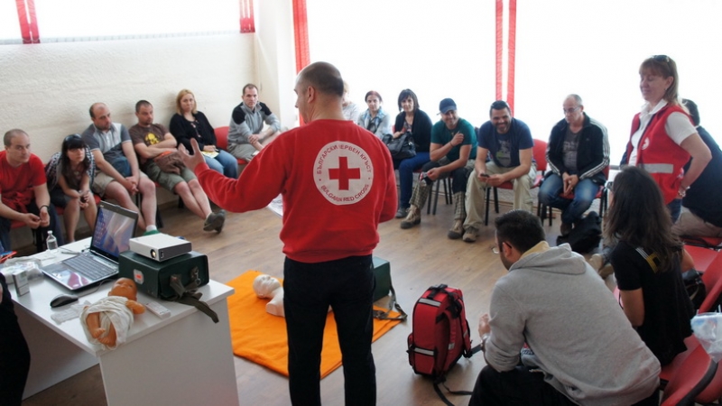 Ученици се включват в състезание за долекарска помощ на Гребната база