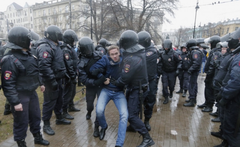 Арестуваха над 30 души на протест срещу Путин в Русия
