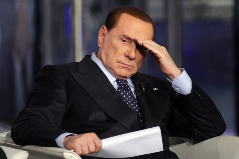 Берлускони e приет в болница, подхлъзнал се и паднал в ресторант