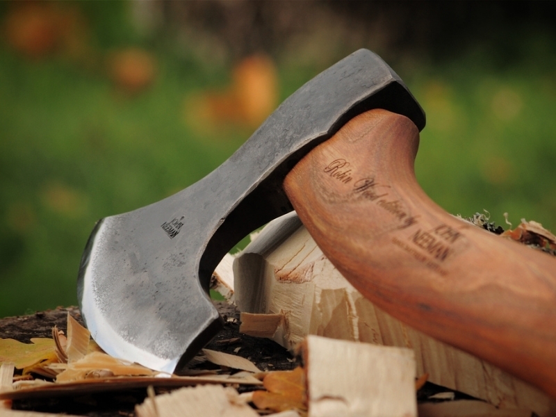 Мъж уби с брадва свой съселянин