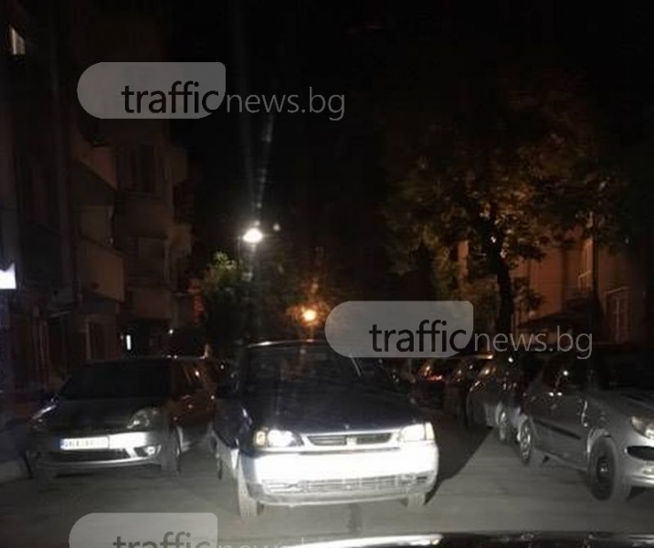 Шофьор заряза автомобила си в средата на платното в Кършияка и изчезна СНИМКИ