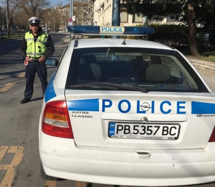 17-годишен шофьор отнесе пешеходец на тротоар