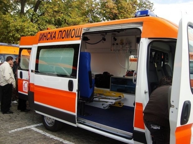 36-годишна жена с дете на 1 годинка се преобърна в нива край АМ Тракия