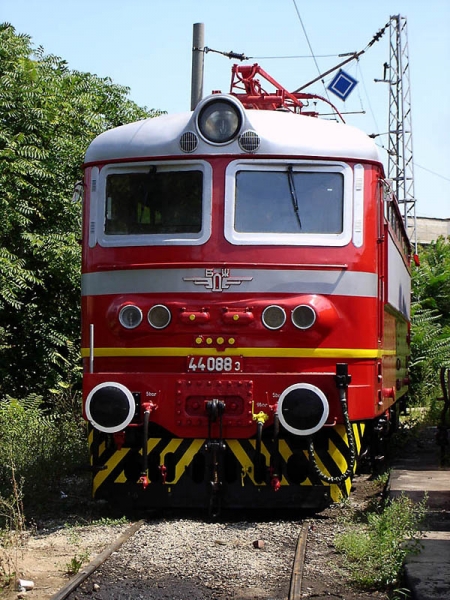 Влак блъсна баба на гарата в Първомай, тя оцеля