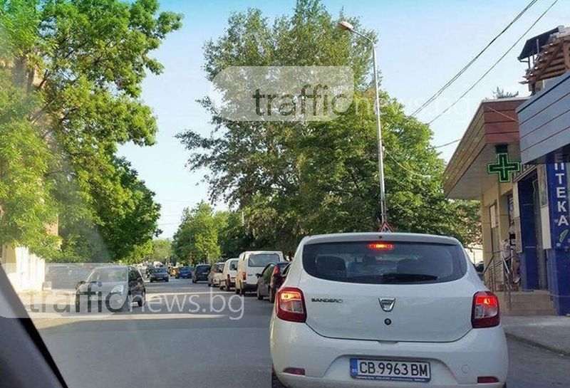 Тапите в Пловдив застигнаха и най-новата улица в града СНИМКИ