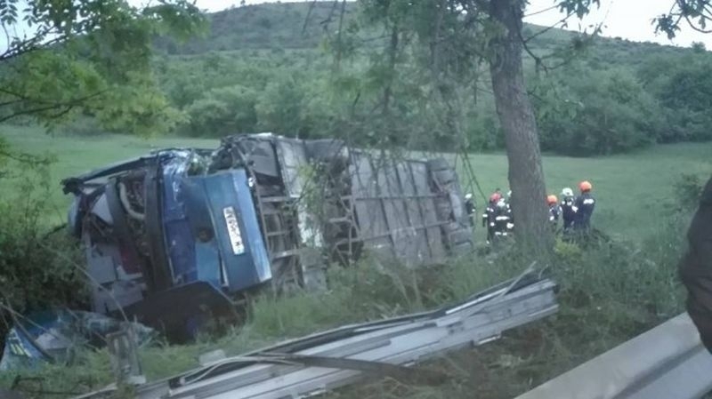 Трима души остават в тежко състояние след катастрофата край Монтана