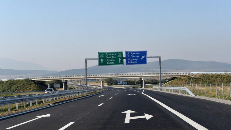 С европари строят лотове и тунел 