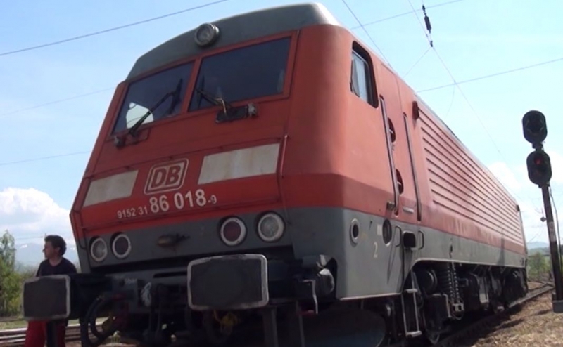 Дерайлира товарен влак, спряха пътническите влакове през Подбалканската линия ВИДЕО