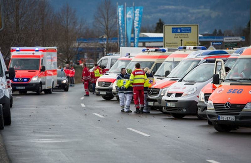 Четири автомобила и два автобуса се помляха в Мюнхен