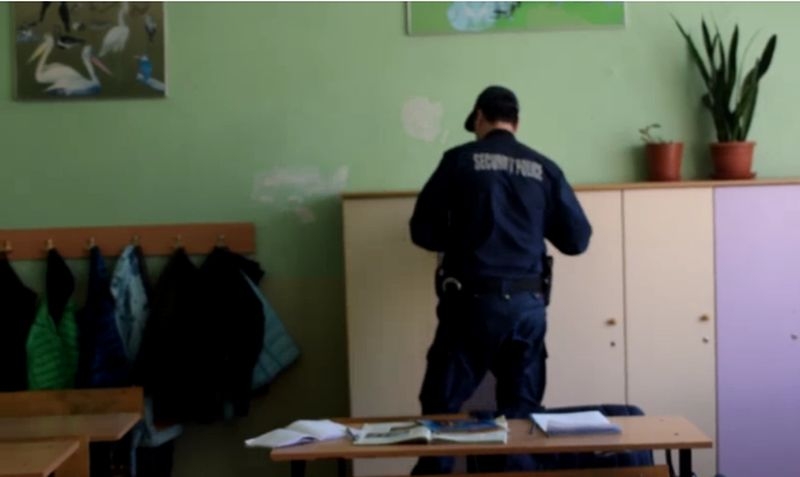 Сигнал за бомба опразни училище, евакуираха 700 деца за 3 минути